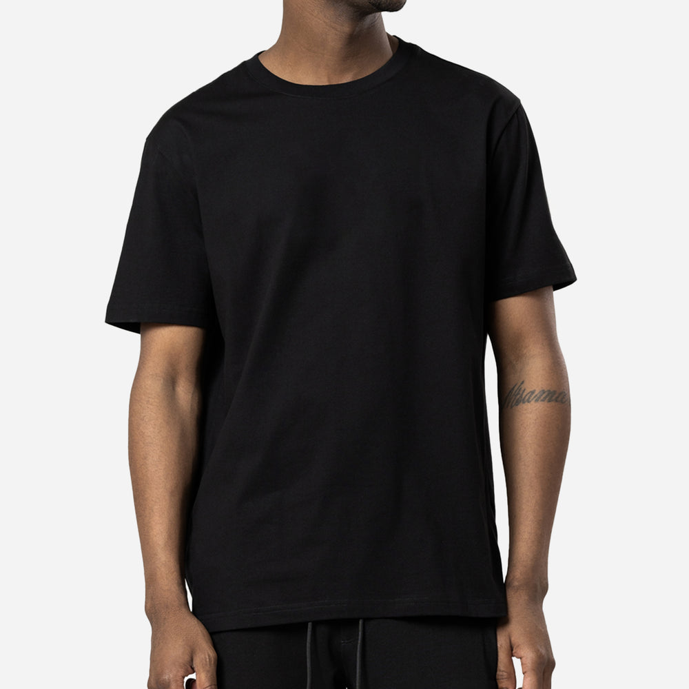 
                      
                        Basic T-Shirt schwarz
                      
                    