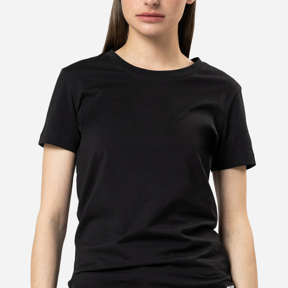 
                      
                        Basic T-Shirt schwarz
                      
                    